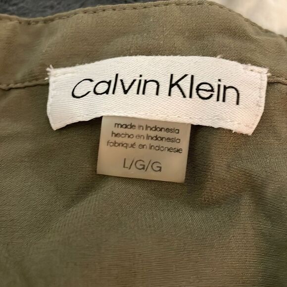 Calvin Klein Pleated Split-Neck Shell sleevless blouse | green | size L - Picture 7 of 9